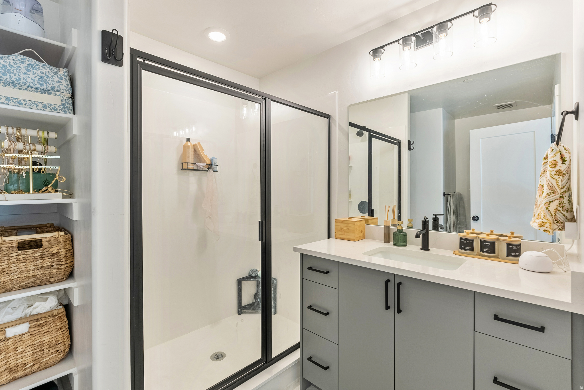 REGENCY ON 9TH COMMUNITY - Residential Lease