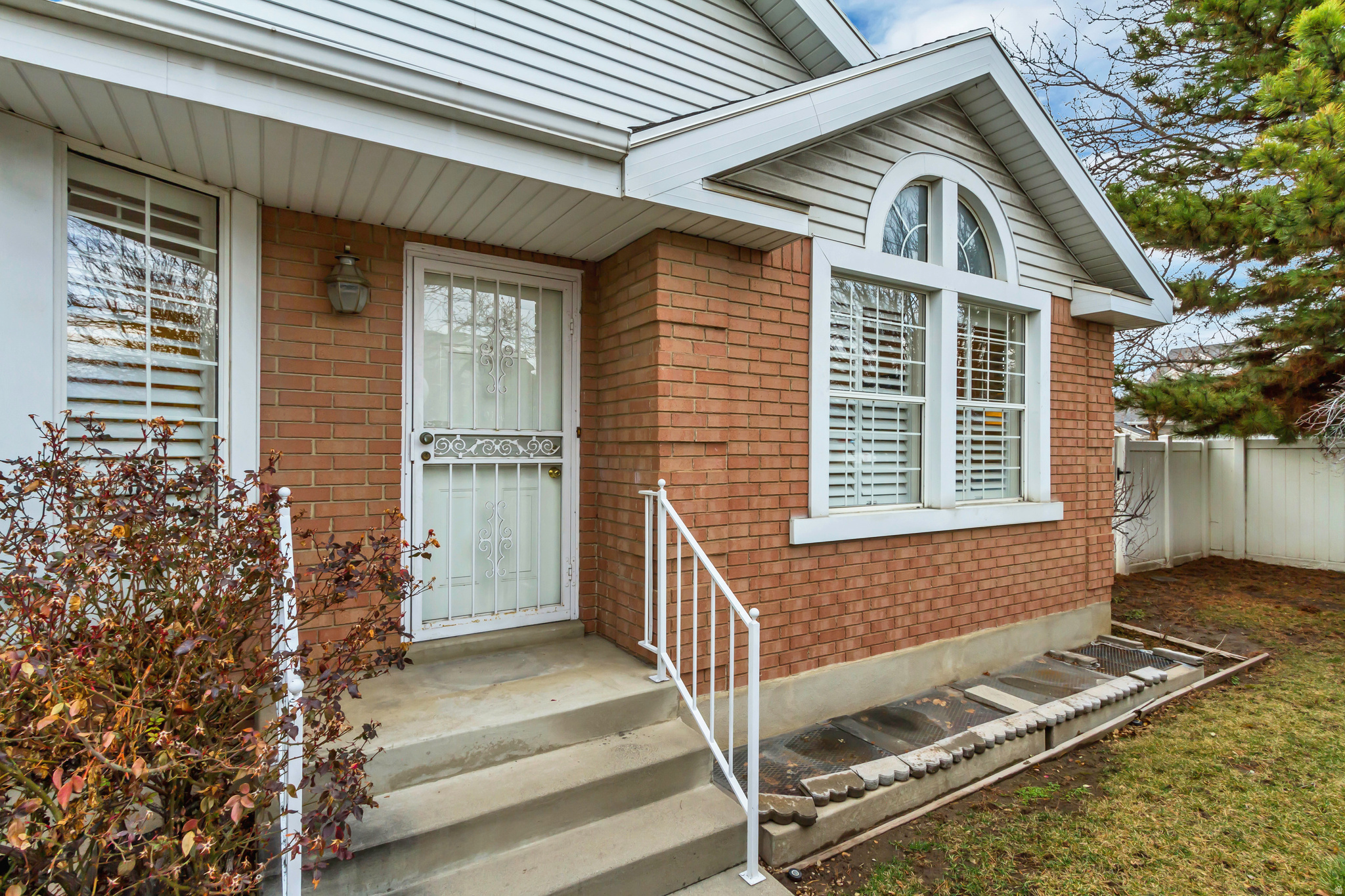 COUNTRY CORNERS CONDMN - Residential