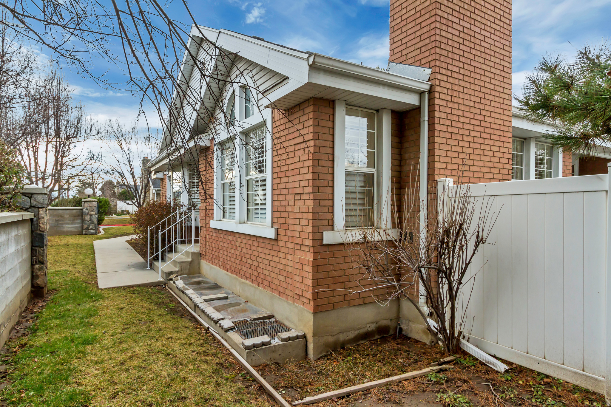 COUNTRY CORNERS CONDMN - Residential