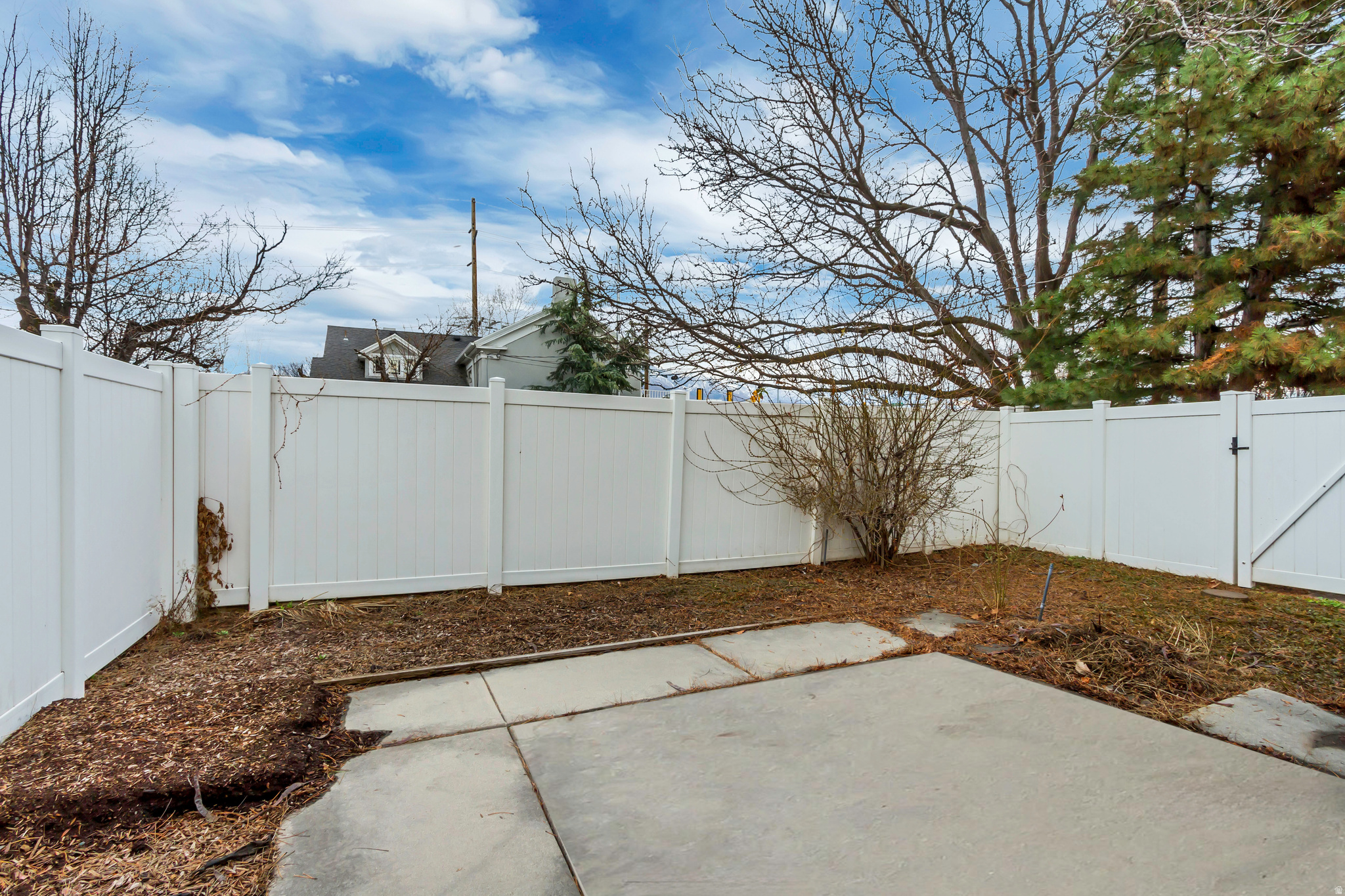 COUNTRY CORNERS CONDMN - Residential