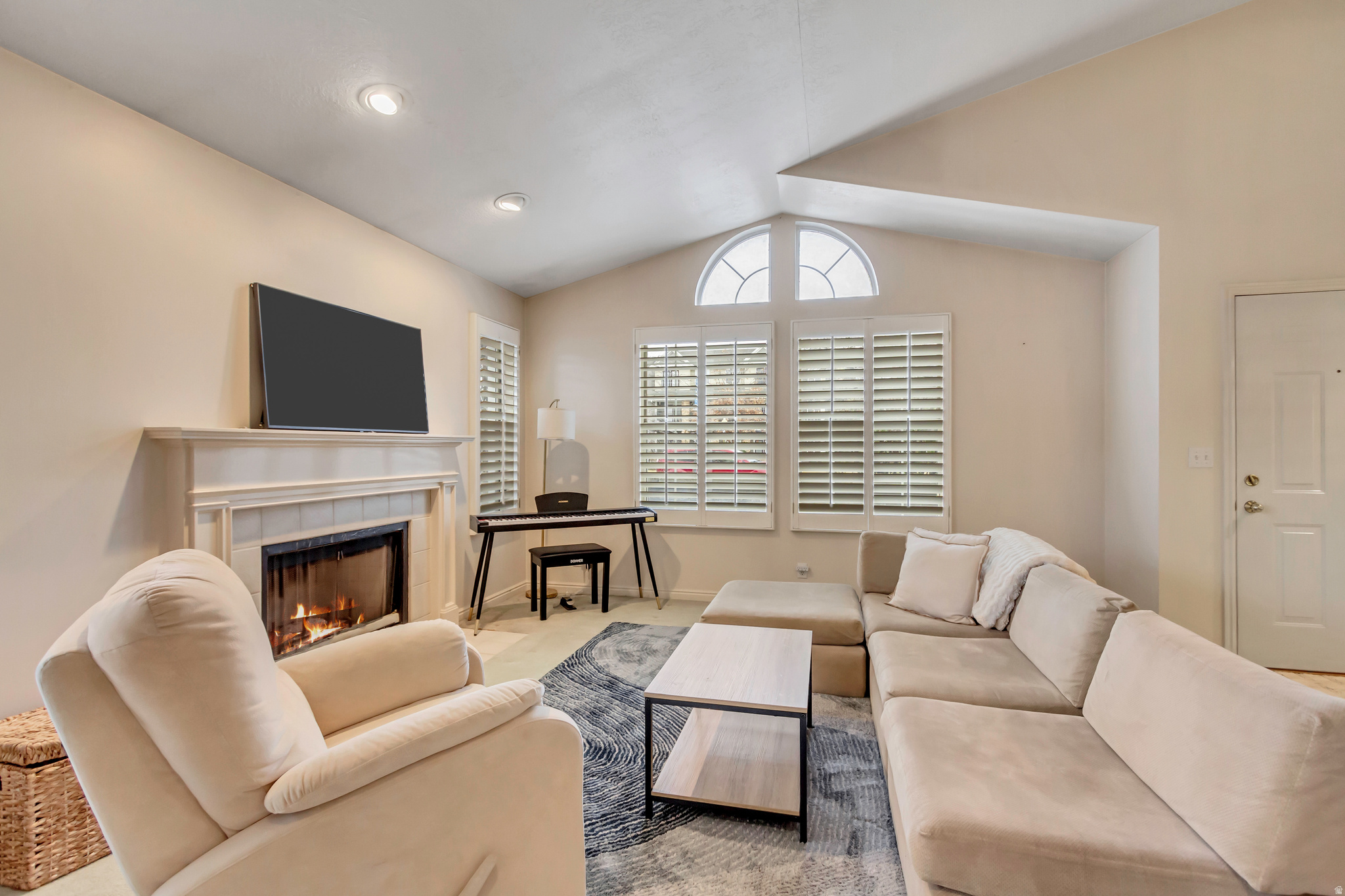 COUNTRY CORNERS CONDMN - Residential