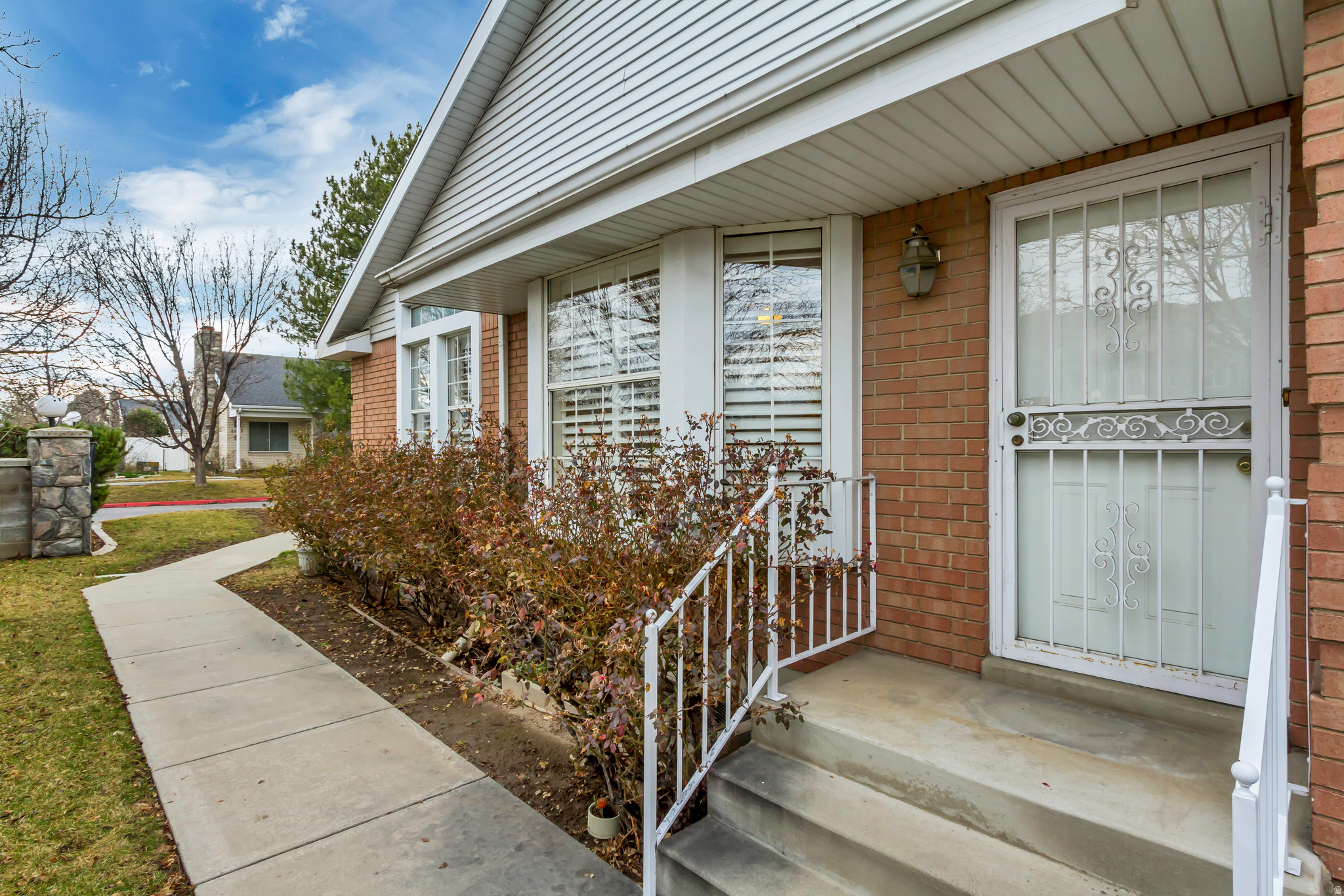 COUNTRY CORNERS CONDMN - Residential