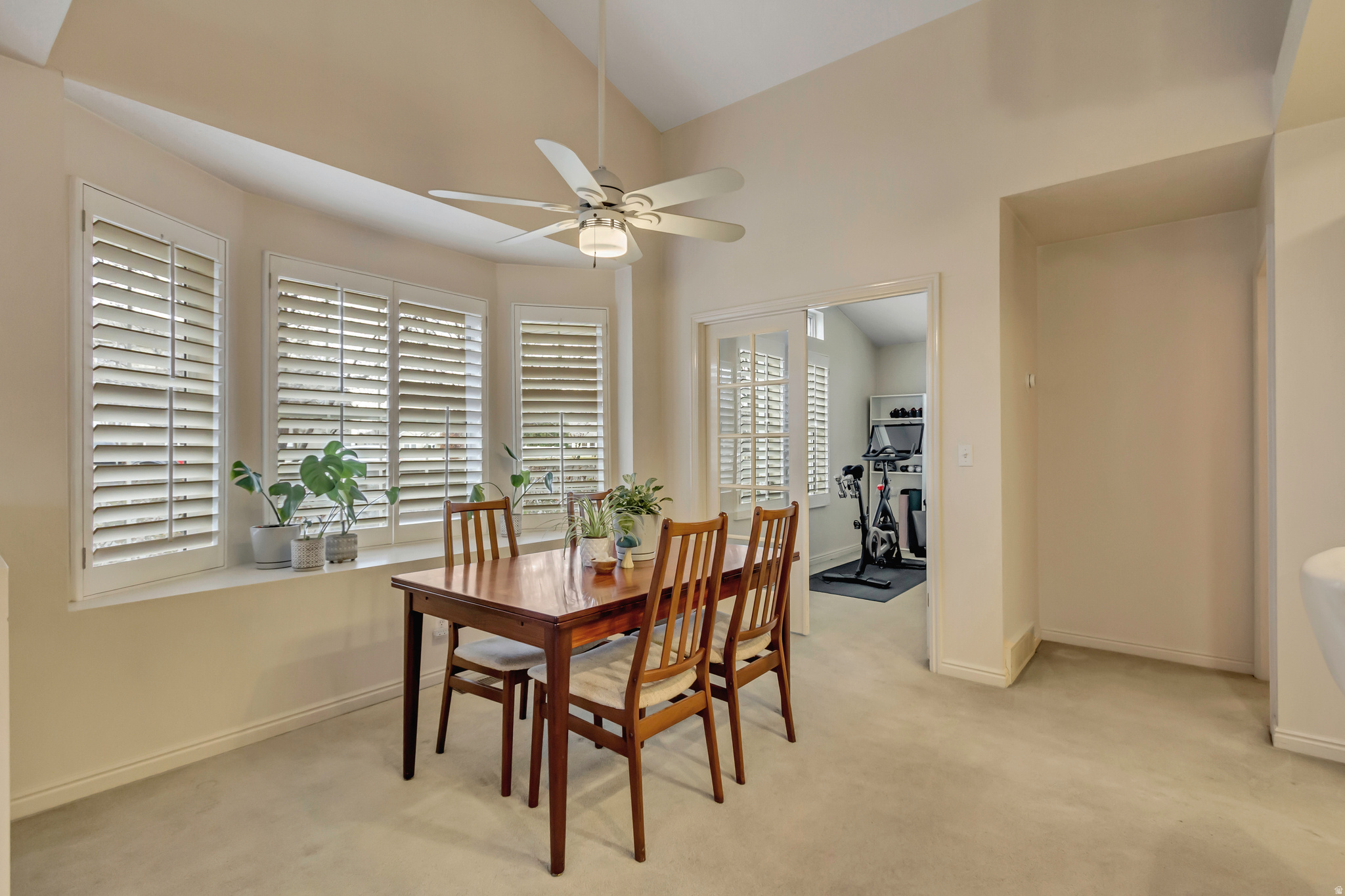 COUNTRY CORNERS CONDMN - Residential