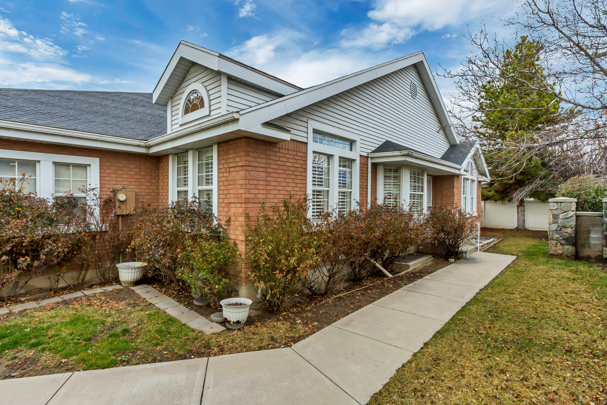 COUNTRY CORNERS CONDMN - Residential