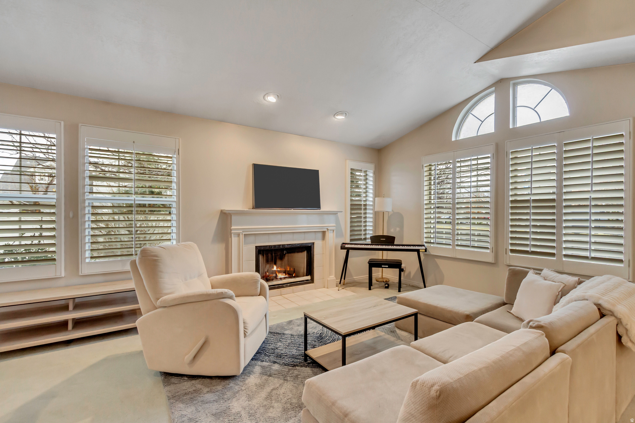 COUNTRY CORNERS CONDMN - Residential