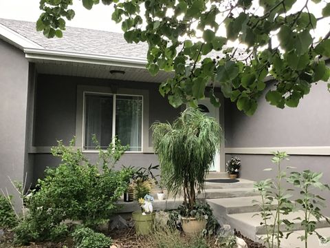 Photo of 734 N BADGER LN W #817, Saratoga Springs, UT 84045 (MLS # 2068379)