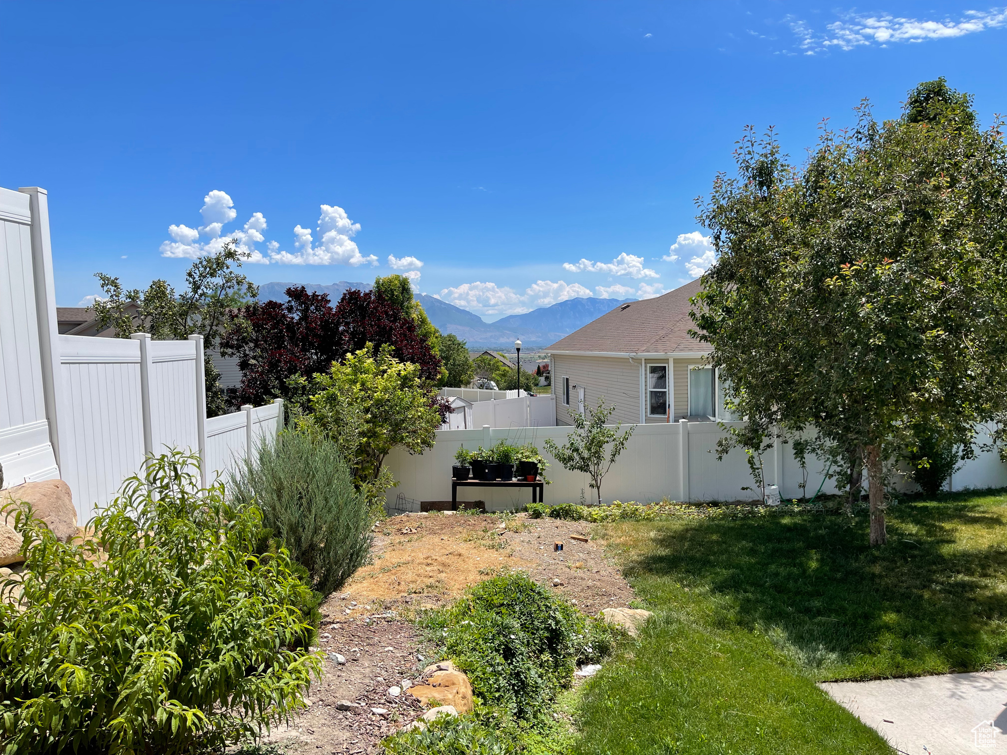 SUNRISE MEADOWS - Residential