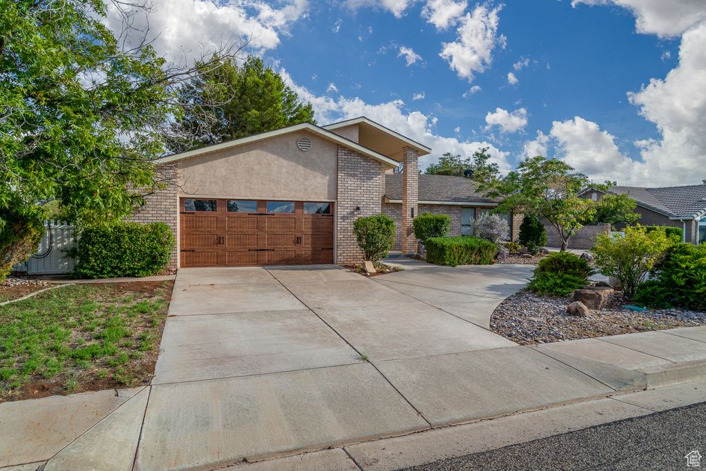Photo of 2571 W 100 S, Hurricane, UT 84737 (MLS # 2115952)