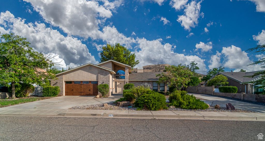 Photo of 2571 W 100 S, Hurricane, UT 84737 (MLS # 2115952)