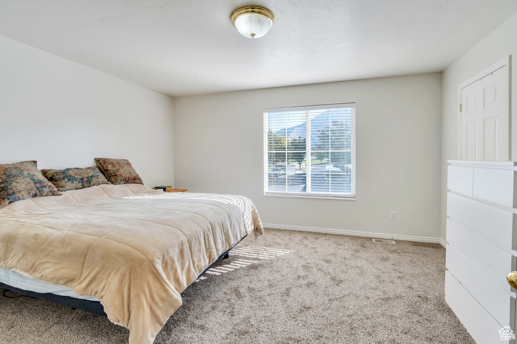 Spanish Fork, Utah 84660, United States, 3 Bedrooms Bedrooms, ,3 BathroomsBathrooms,Residential,Pending,42441