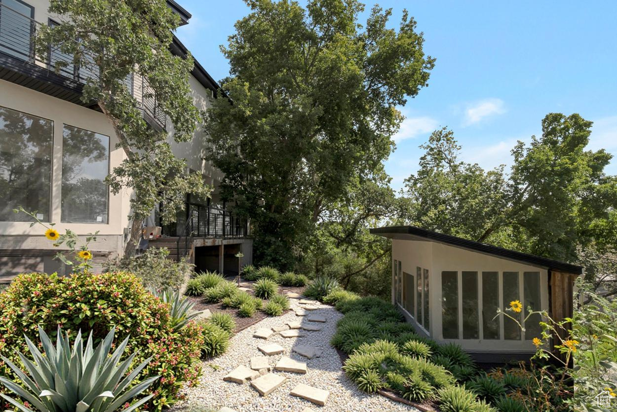 2662 E COMANCHE DR