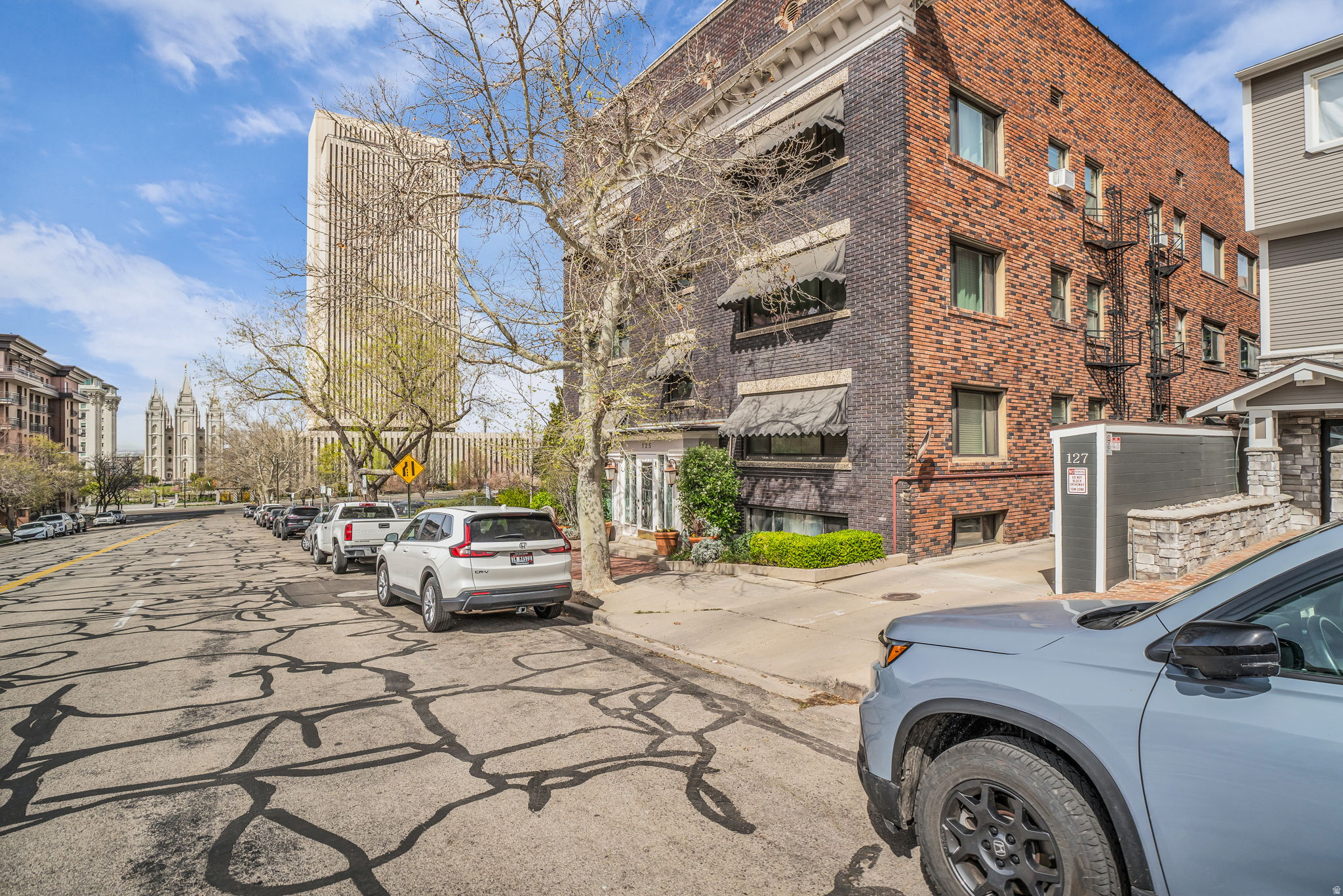 OXFORD MANOR - Residential