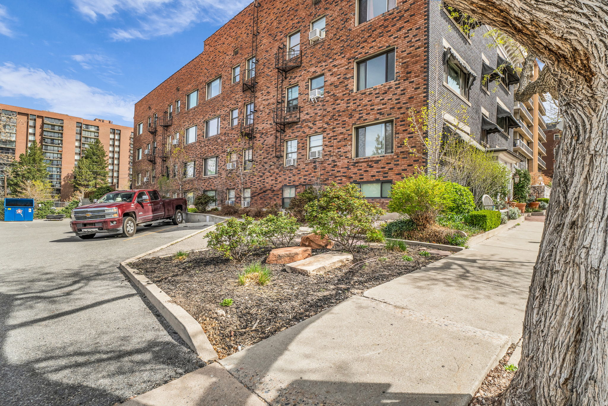 OXFORD MANOR - Residential