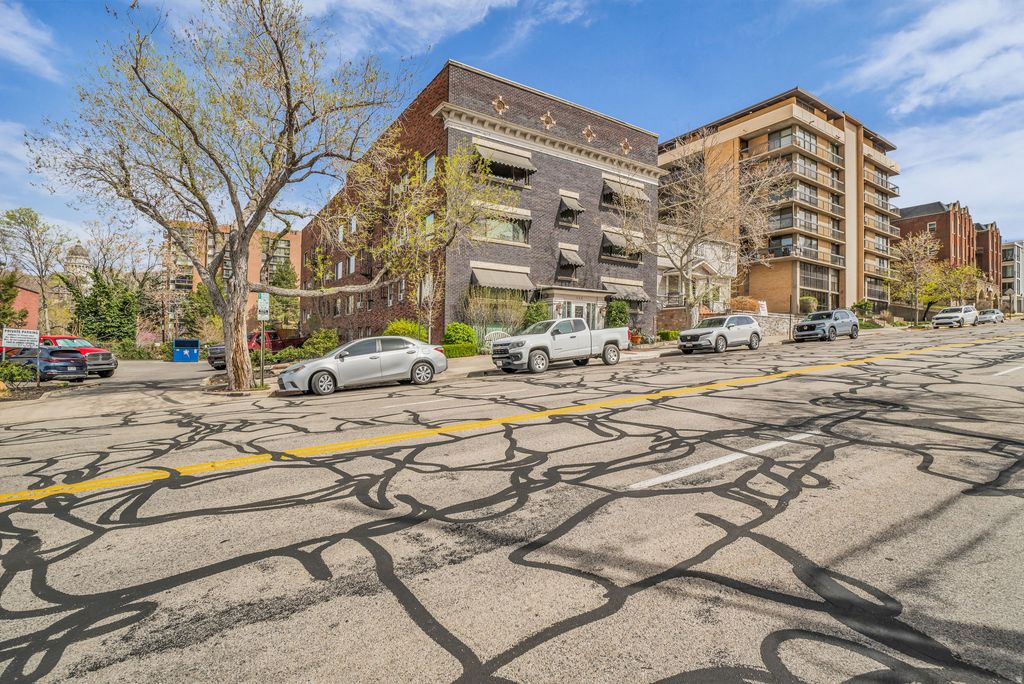 Photo of 125 E 1ST AVE N #303, Salt Lake City, UT 84103 (MLS # 2148049)