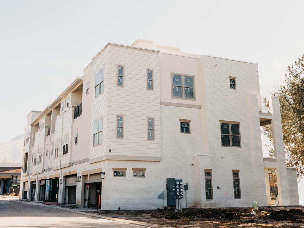 Photo of 2158 E RISING WOLF LN S #22, Holladay, UT 84117 (MLS # 2148229)