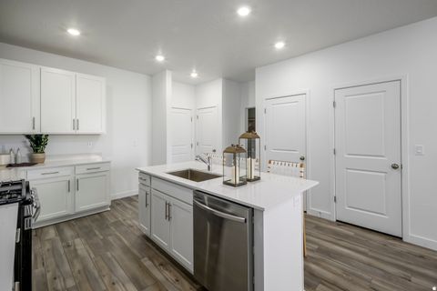 Tiny photo for 1588 W VIOLA LN #3047, Saratoga Springs, UT 84045 (MLS # 2139447)