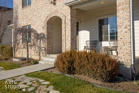 Tiny photo for 342 W CLARK CIR, Farmington, UT 84025 (MLS # 2128821)