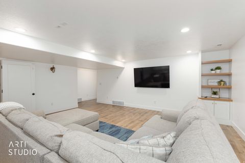 Tiny photo for 342 W CLARK CIR, Farmington, UT 84025 (MLS # 2128821)