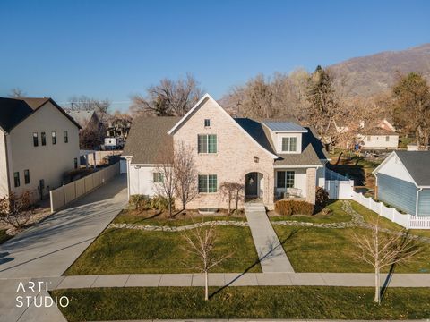 Photo of 342 W CLARK CIR, Farmington, UT 84025 (MLS # 2128821)