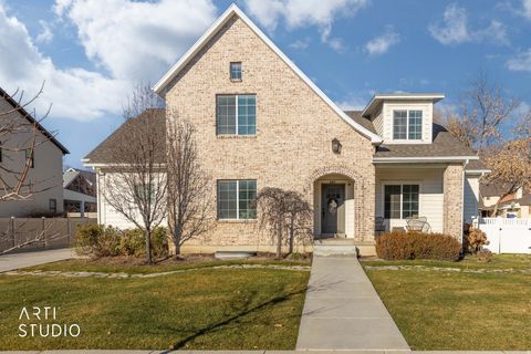 Tiny photo for 342 W CLARK CIR, Farmington, UT 84025 (MLS # 2128821)