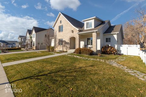 Tiny photo for 342 W CLARK CIR, Farmington, UT 84025 (MLS # 2128821)