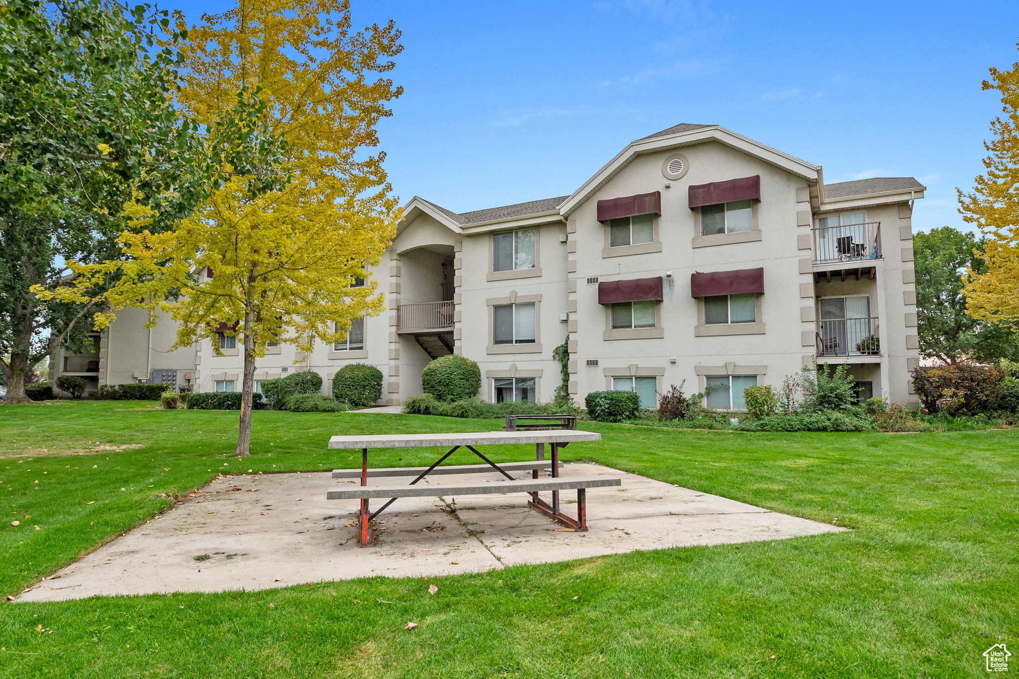 FRANKLIN PARK CONDO - Residential