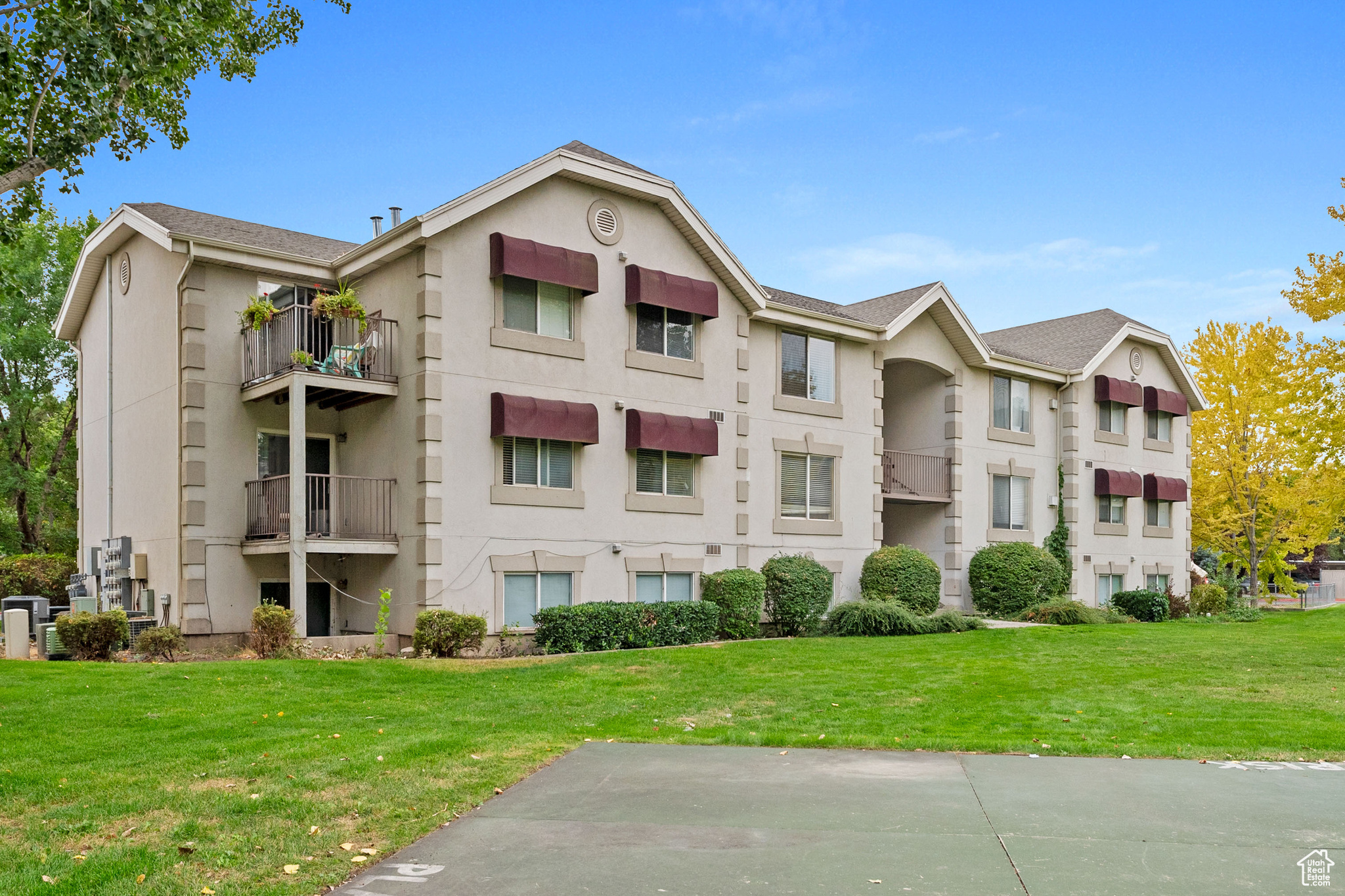 FRANKLIN PARK CONDO - Residential