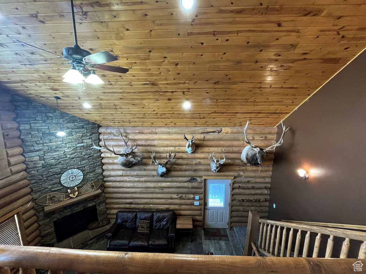 HARBOR VILLAGE - Residential