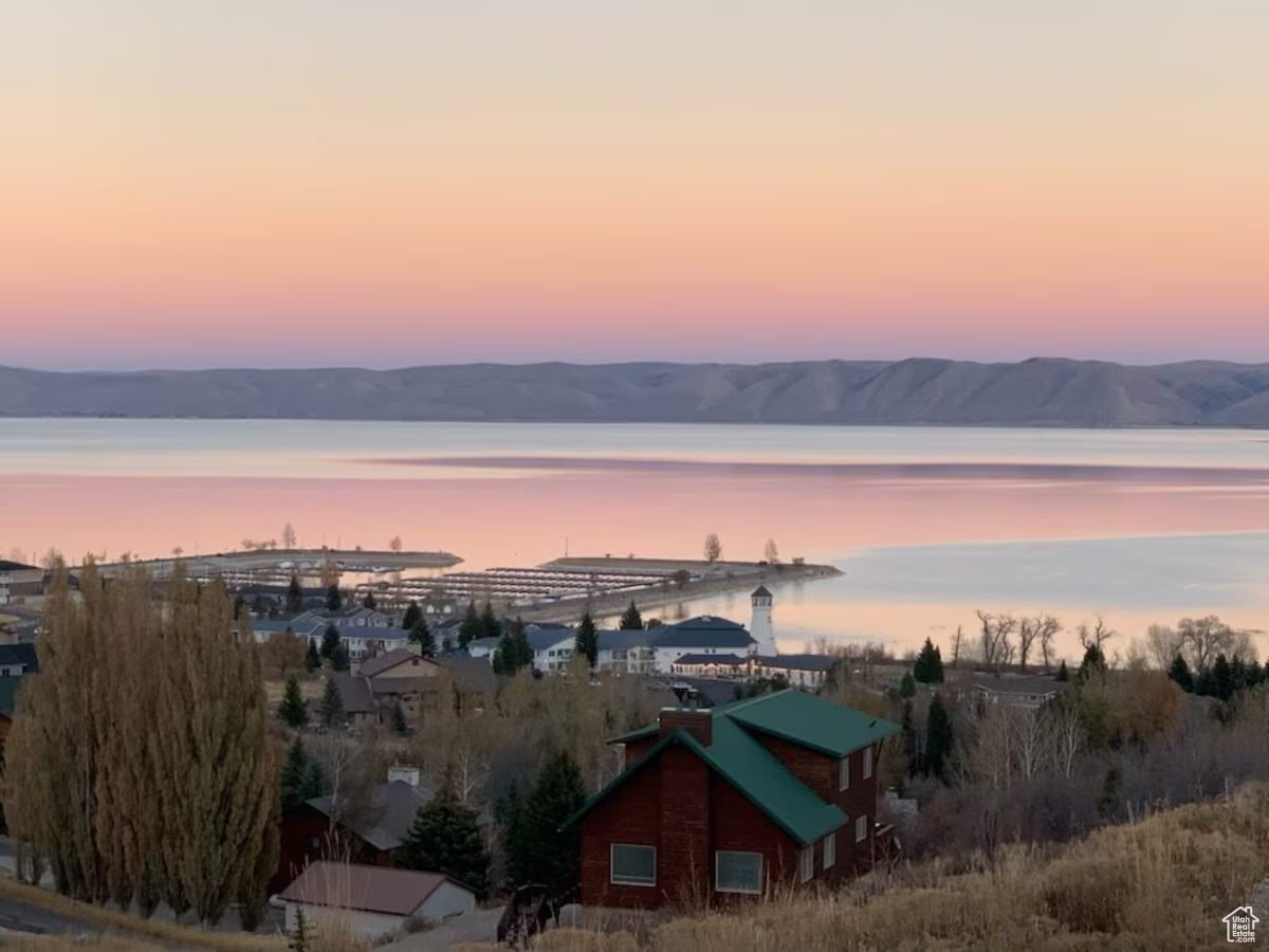 HARBOR VILLAGE - Residential