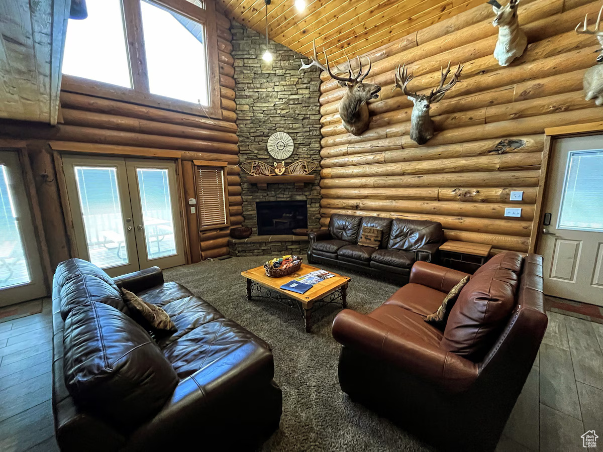 HARBOR VILLAGE - Residential