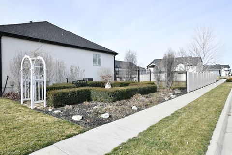 Tiny photo for 1830 W HEYWOOD DR, Kaysville, UT 84037 (MLS # 2140215)