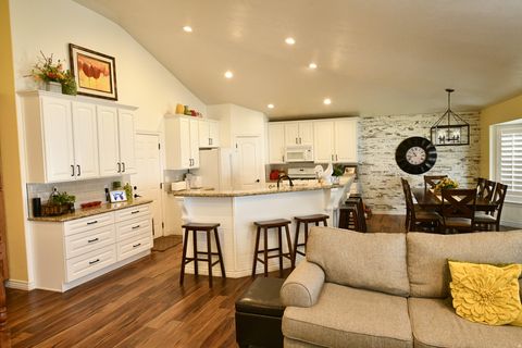 Tiny photo for 1830 W HEYWOOD DR, Kaysville, UT 84037 (MLS # 2140215)