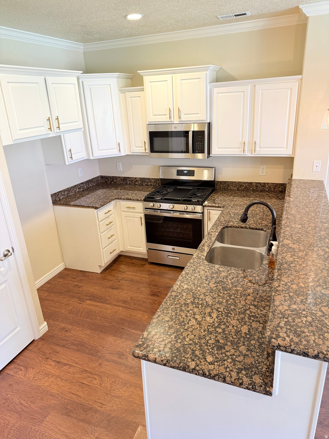 ROCKWELL CONDO - Residential