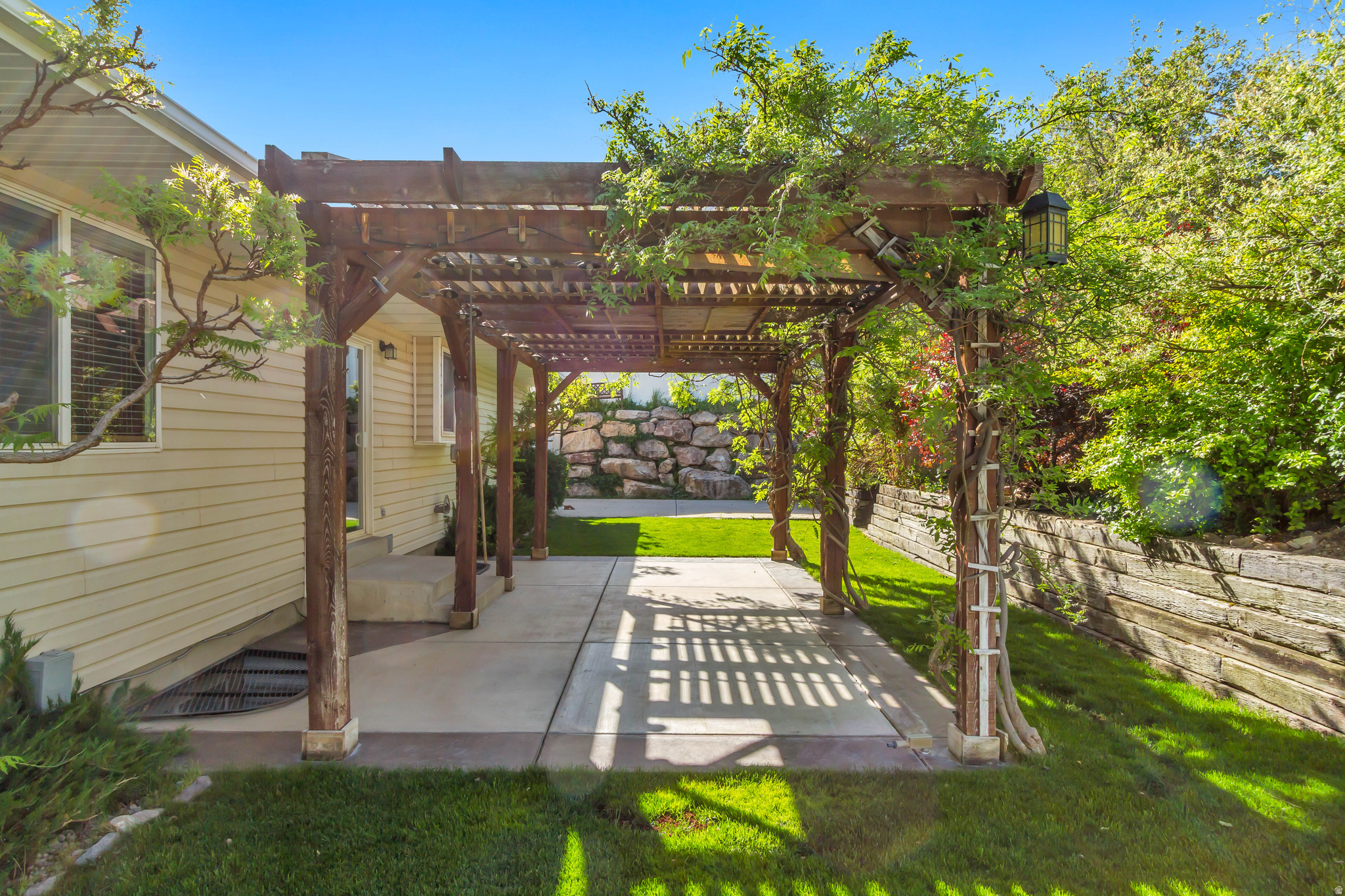EASTSIDE ESTATES - Residential