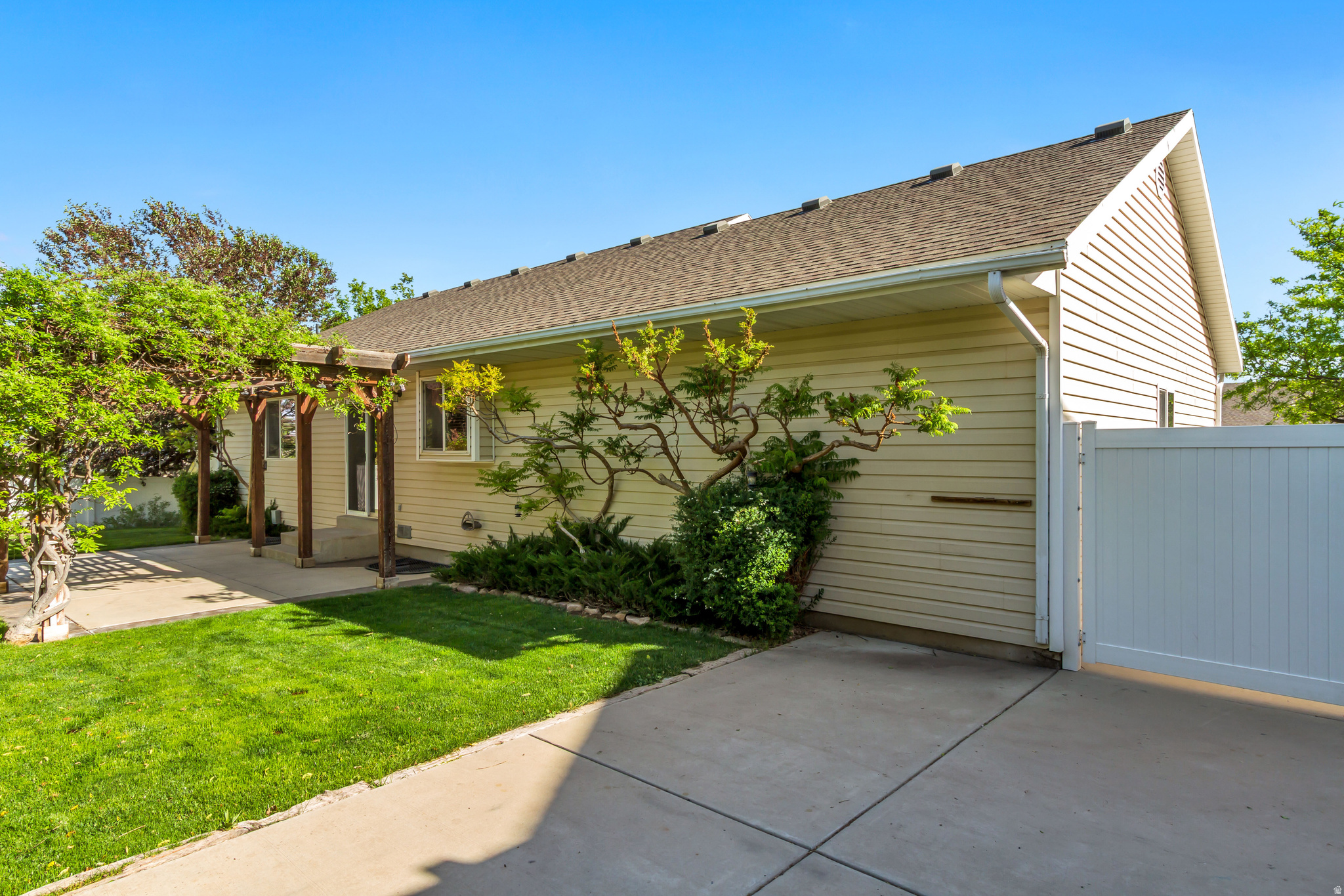 EASTSIDE ESTATES - Residential