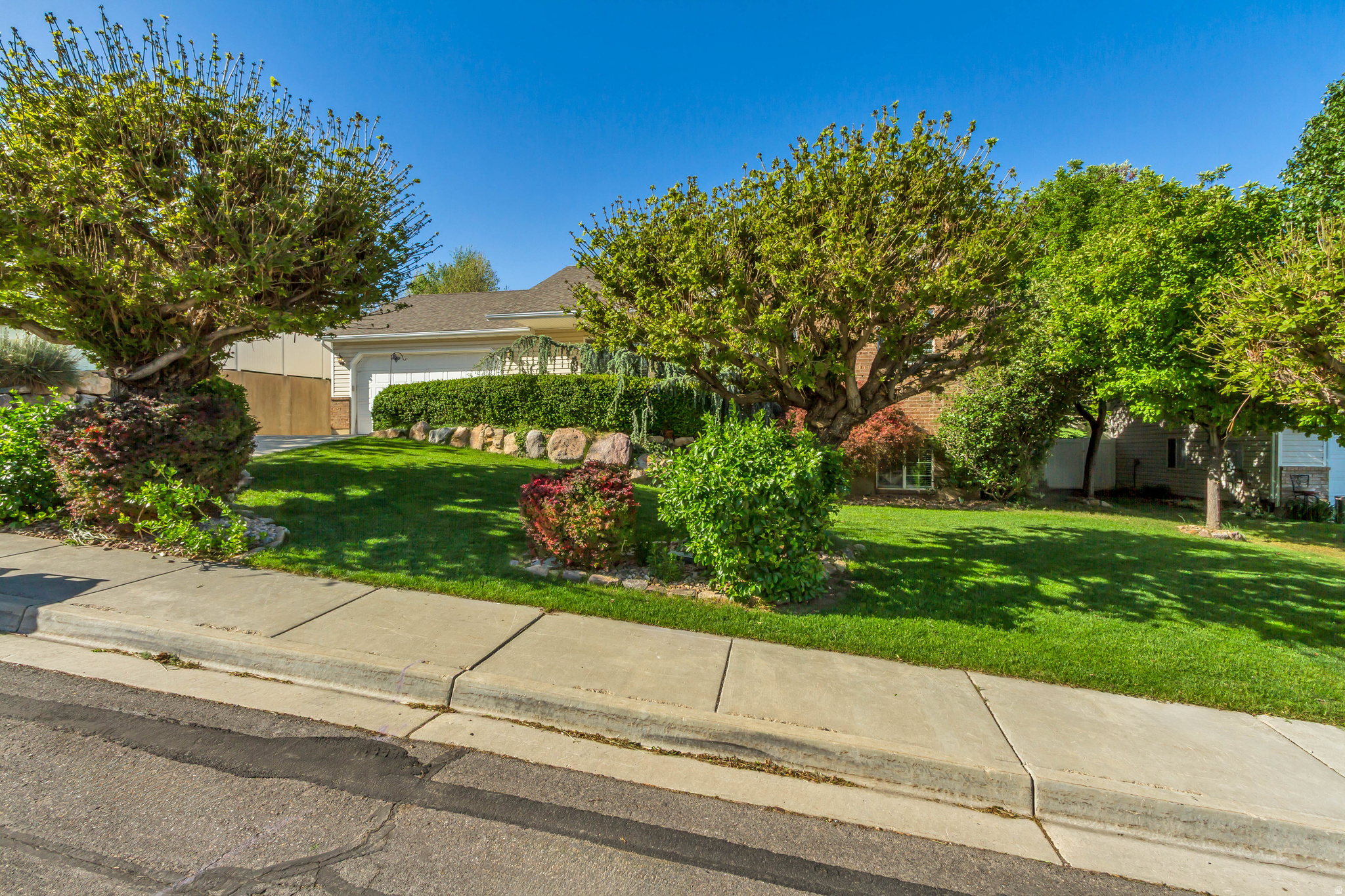 EASTSIDE ESTATES - Residential
