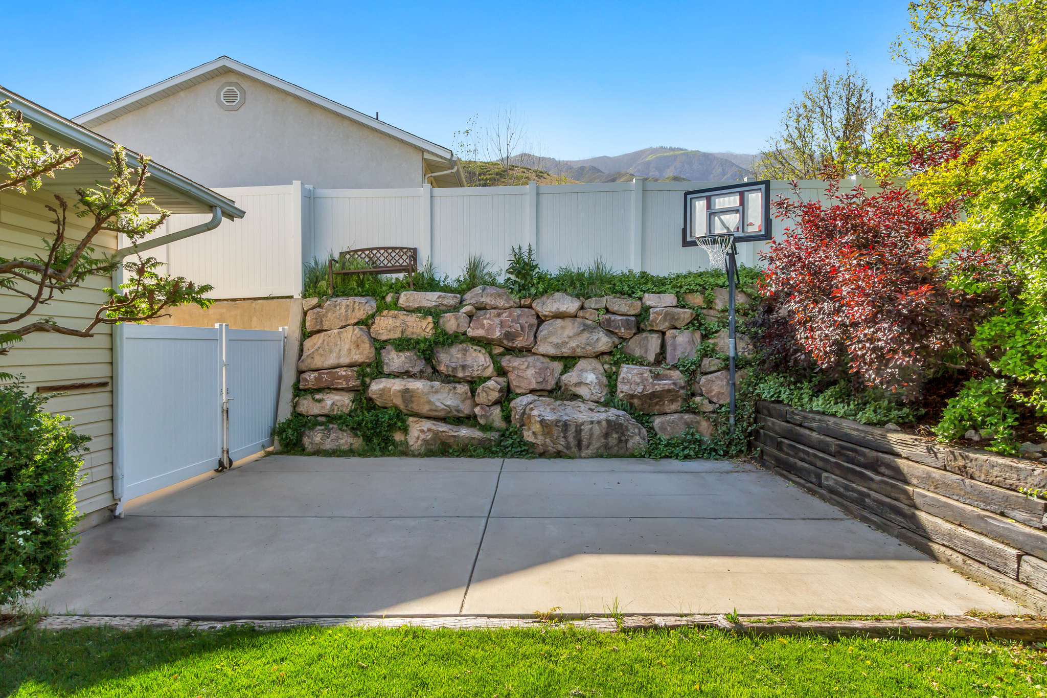 EASTSIDE ESTATES - Residential