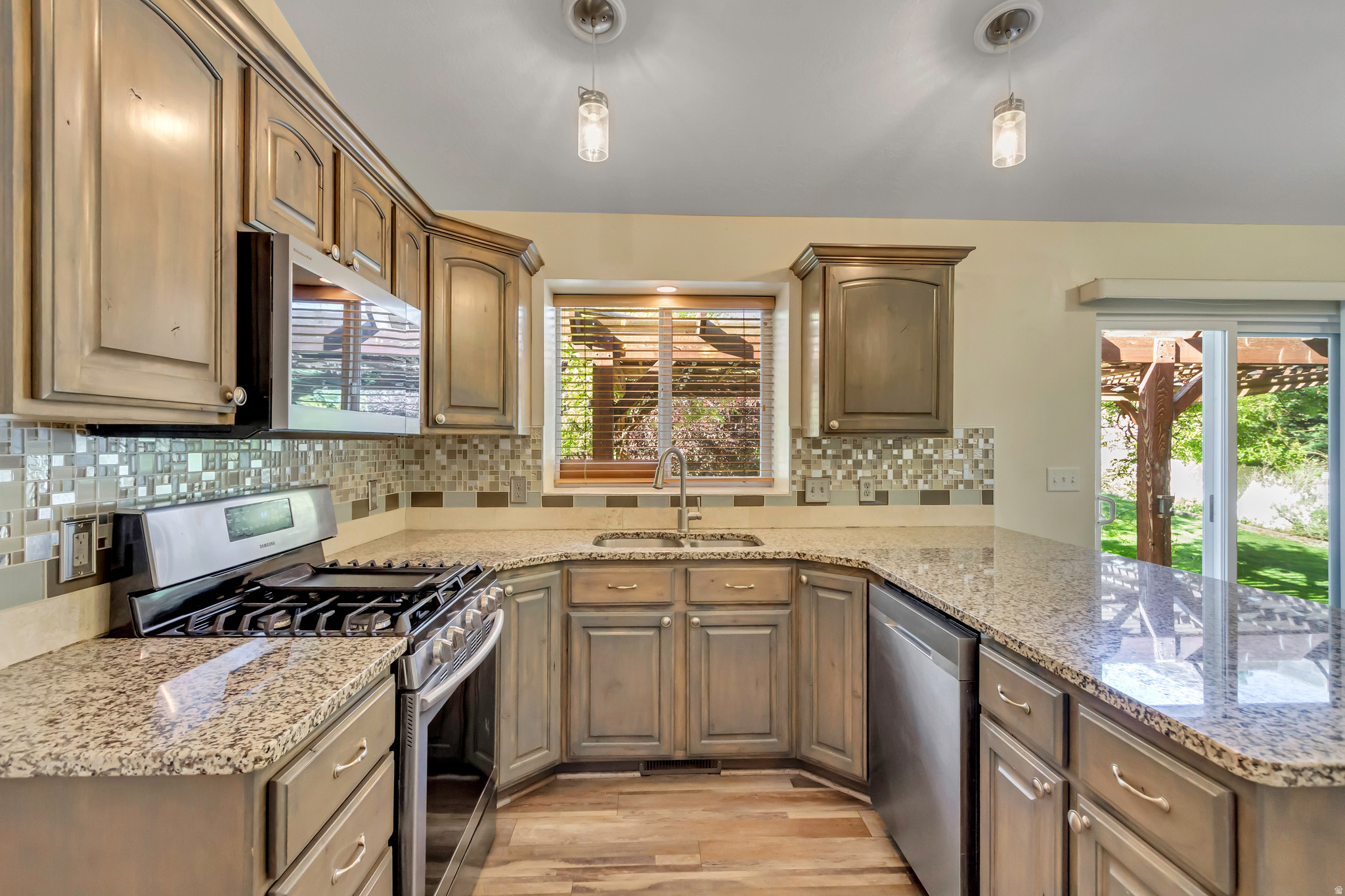 EASTSIDE ESTATES - Residential