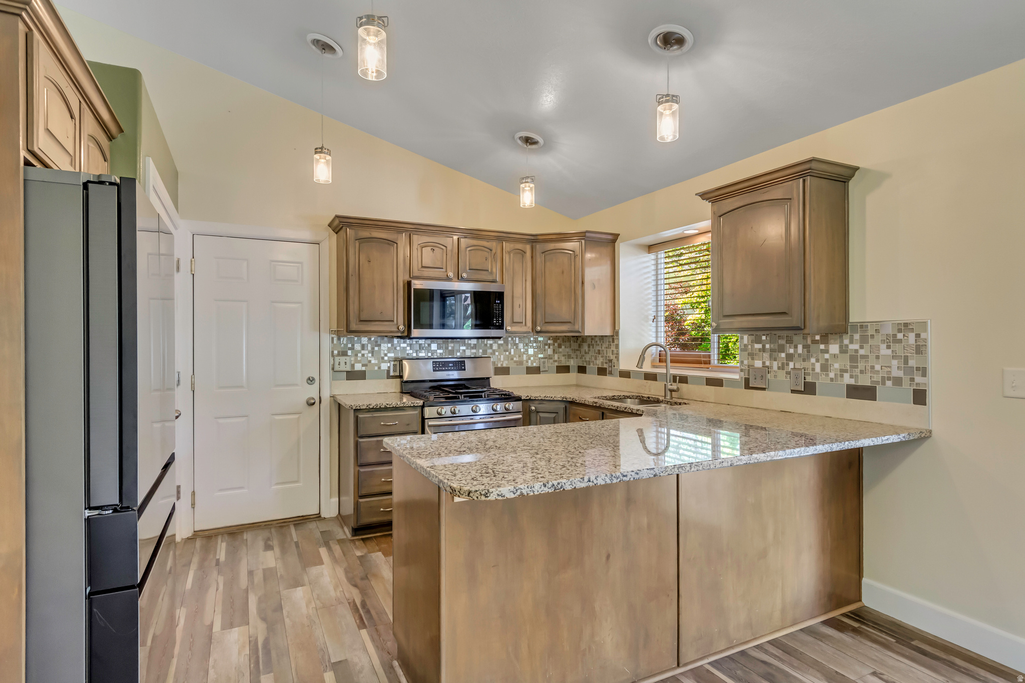 EASTSIDE ESTATES - Residential