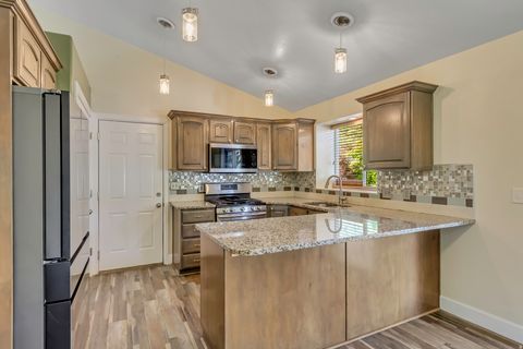 Tiny photo for 966 E LAMBERT AVE, Santaquin, UT 84655 (MLS # 2158763)