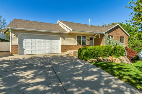 Photo of 966 E LAMBERT AVE, Santaquin, UT 84655 (MLS # 2158763)