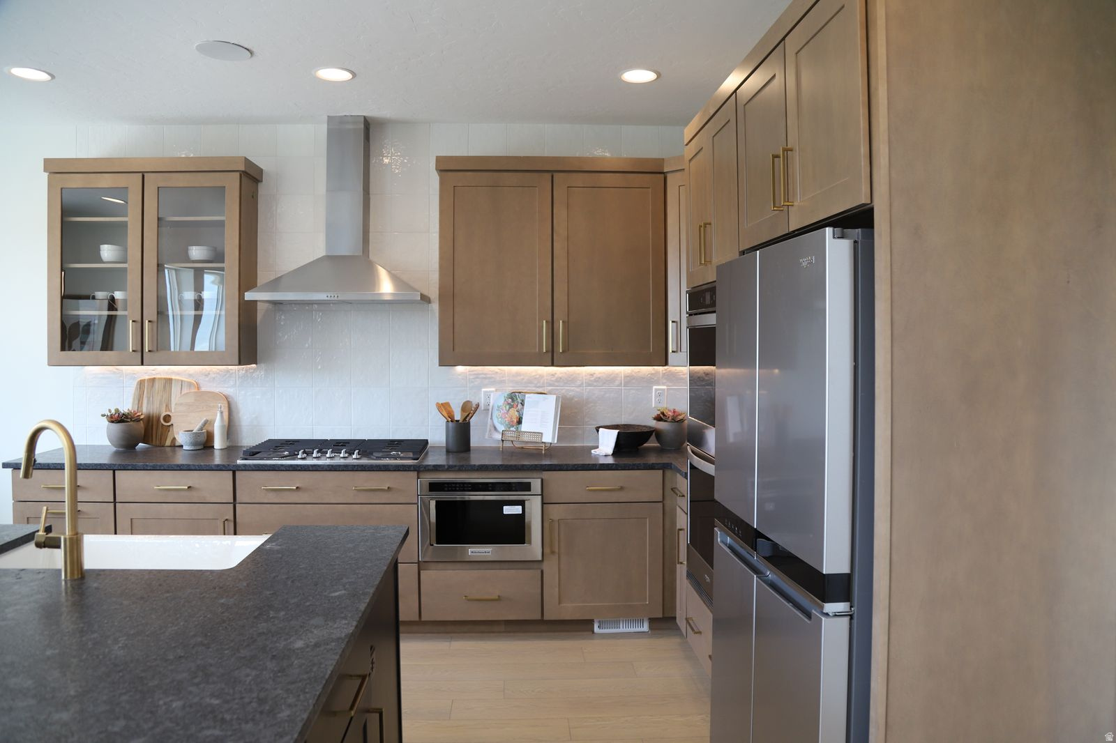 RIVERSIDE ESTATES - Residential