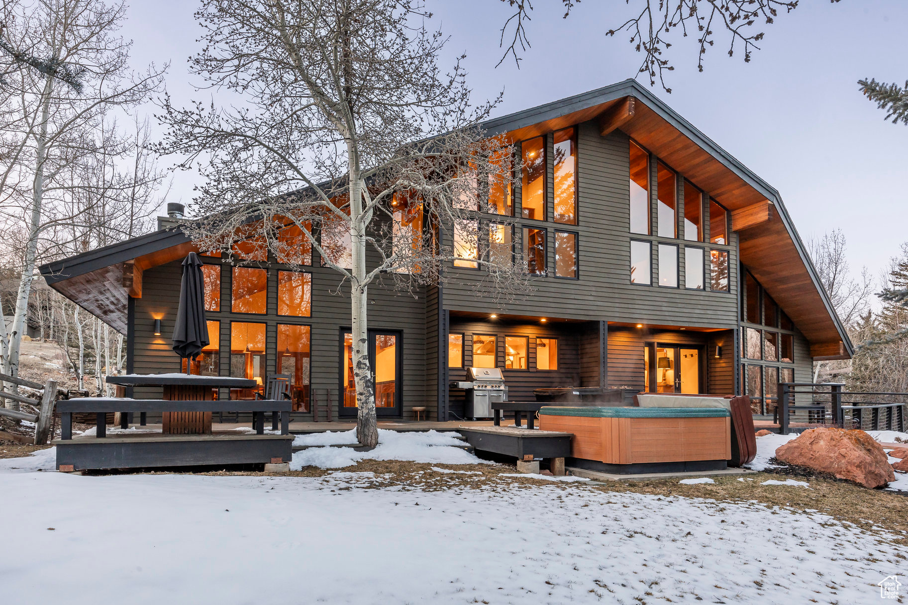 Super unique home in the desirable Park Meadows neighborhood. This home welcomes you in with intimate spaces that flow seamlessly from one to another. Open and authentic with a beautiful mix of mountain and southwest influence that feels warm and comfortable. Enjoy the natural wood burning fireplace in the grand living room that is connected to the kitchen and dining area as well as two generous outdoor spaces, one in the front of the home with mountain views and one in the back with space and privacy. Park Meadows offers easy access to all Park City has to offer including skiing, historic Main Street, 400+ miles of hiking and biking trails, outdoor concerts and the brand new Salt Lake City International Airport. Located on a private and quiet Cul-de-sac, this home will appeal to both primary and second homeowners alike.
