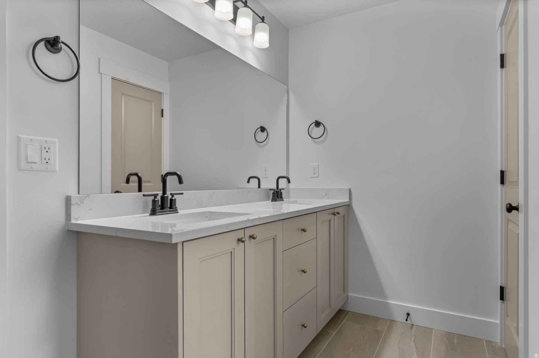 CARRARA VILLAS 5 - Residential