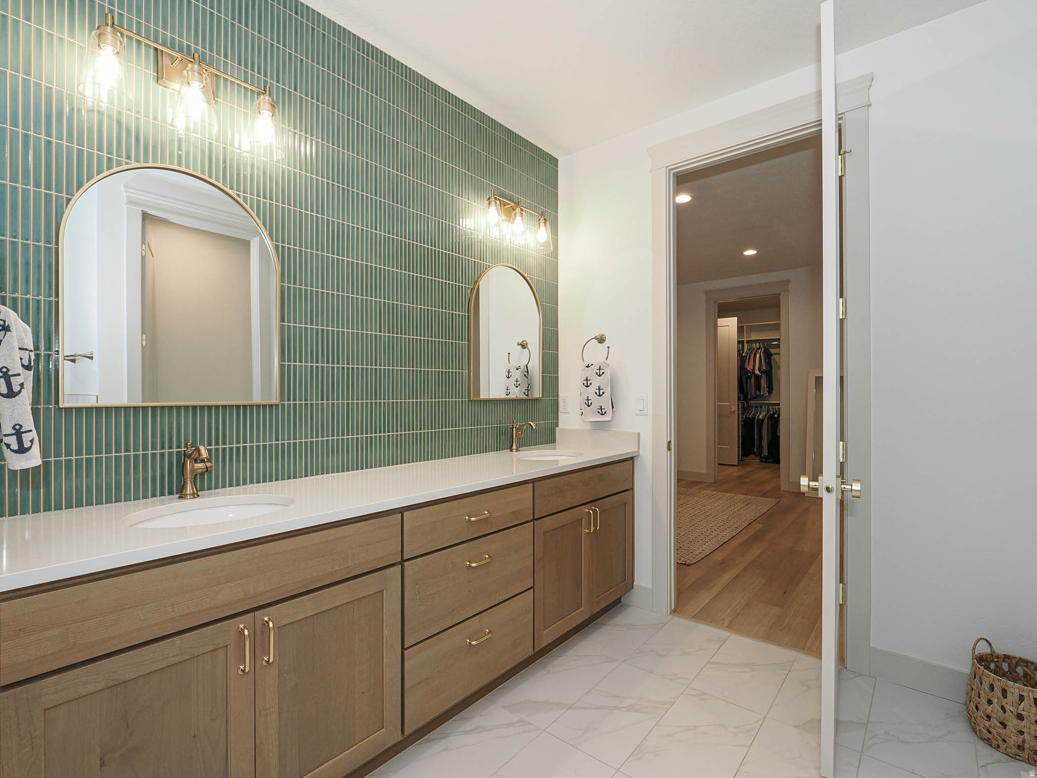 DAYBREAK - Residential