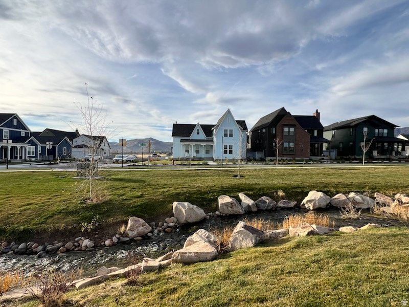 DAYBREAK - Residential