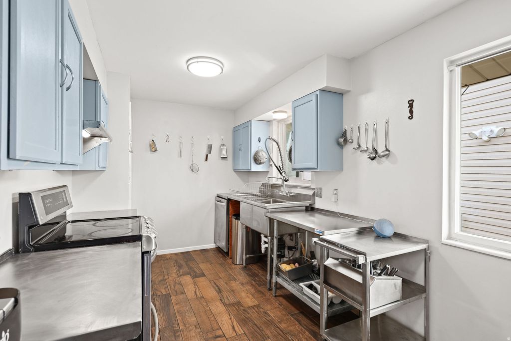 Photo of 537 E 1900 N, North Ogden, UT 84414 (MLS # 2153150)