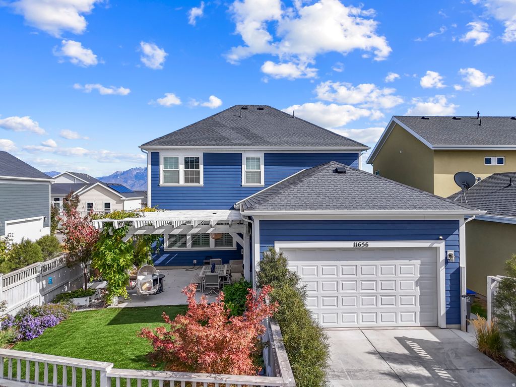 Photo of 11656 S MORING POINT WAY #572, South Jordan, UT 84009 (MLS # 2137316)