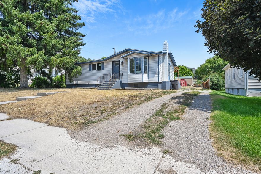 This Malad home sits on an incredible lot with room to breathe, grow, and create your vision. Inside, you'll find generous living space, while the covered deck provides the perfect spot to unwind or host gatherings in any season. A rare opportunity you won't want to miss!  Buyer to verify all information.