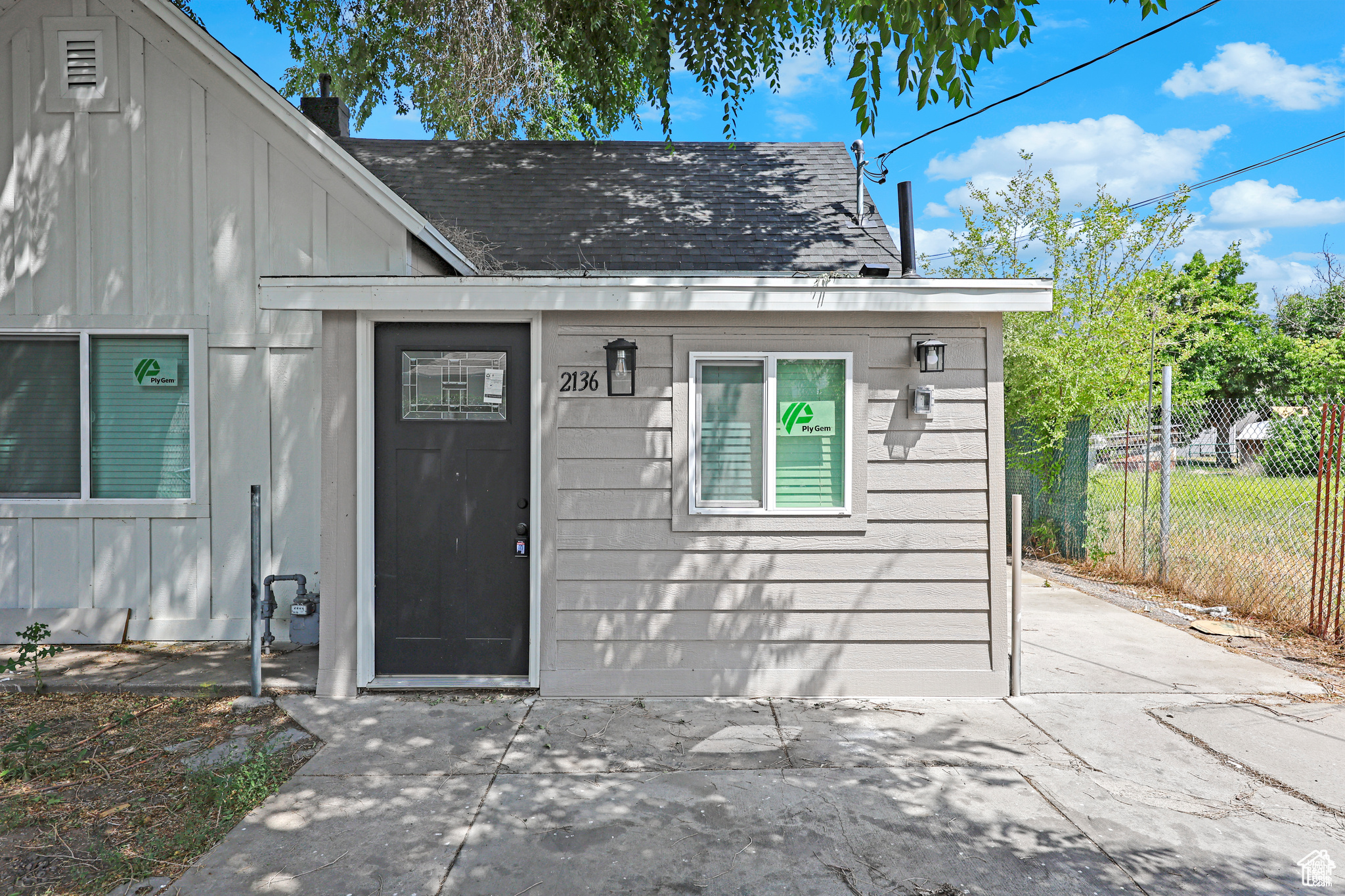 2136 UNION AVE